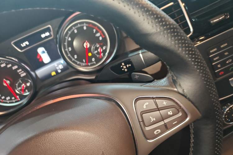 Used Mercedes-Benz GLE 2018 GLE 400 4MATIC Exclusive Edition Gear Lever