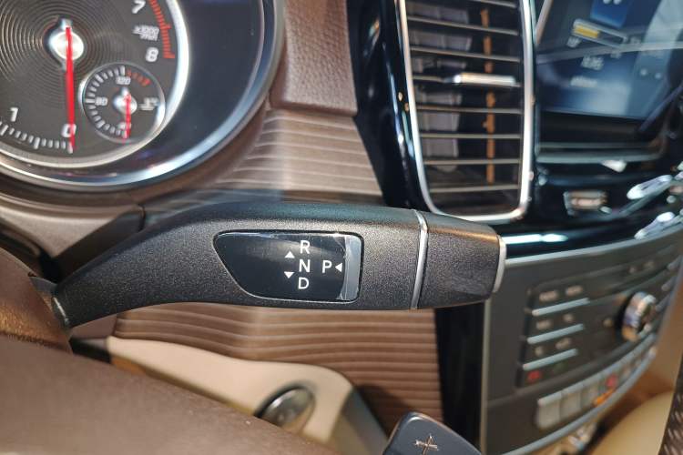 Used Mercedes-Benz GLE 2018 GLE 320 4MATIC Dynamic Edition Collector's Edition Gear Lever