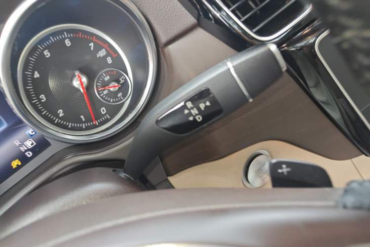 Used Mercedes-Benz GLE 2018 GLE 320 4MATIC Luxury Collection Edition Gear Lever