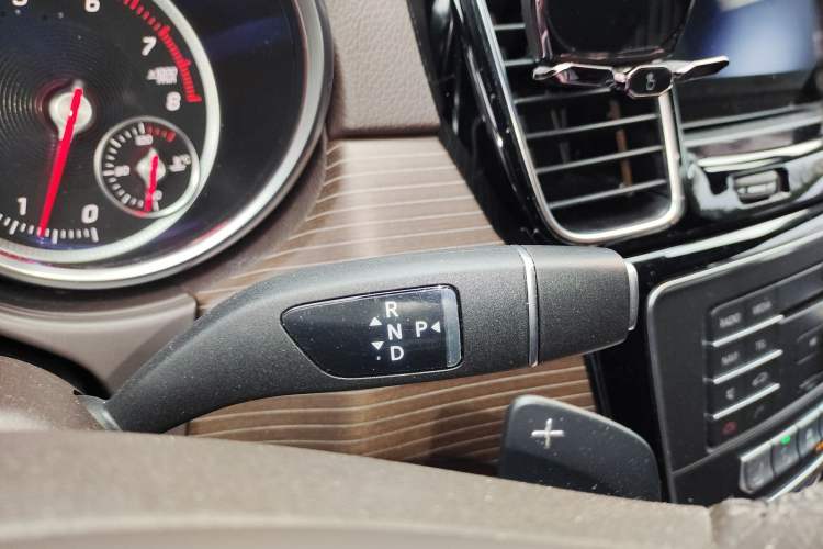Used Mercedes-Benz GLE 2018 GLE 320 4MATIC Luxury Collection Edition Gear Lever