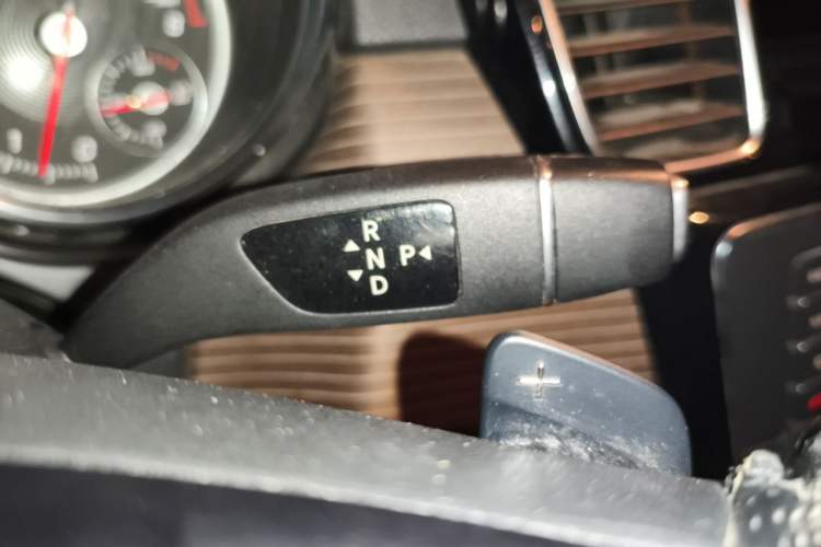 Used Mercedes-Benz GLE 2018 GLE 320 4MATIC Dynamic Edition Collector's Edition Gear Lever