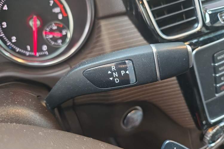Used Mercedes-Benz GLE 2018 GLE 320 4MATIC Luxury Collection Edition Gear Lever
