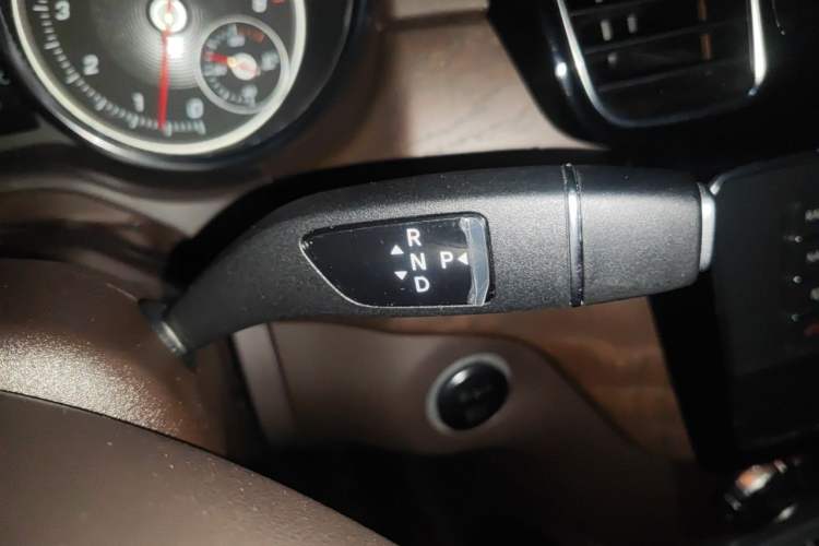 Used Mercedes-Benz GLE 2018 GLE 320 4MATIC Dynamic Edition Collector's Edition Gear Lever