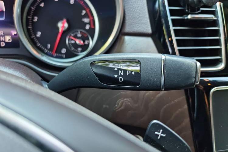 Used Mercedes-Benz GLE 2018 GLE 320 4MATIC Luxury Collection Edition Gear Lever