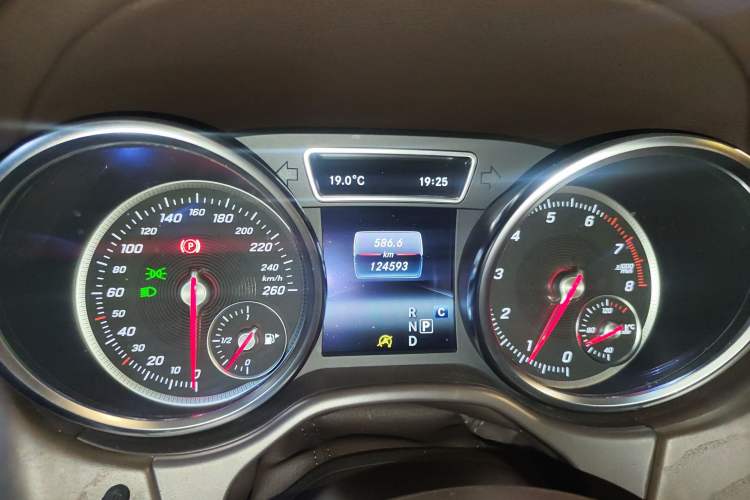 Used Mercedes-Benz GLE 2018 GLE 400 4MATIC Exclusive Edition Instrument Cluster