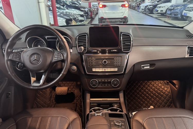 Used Mercedes-Benz GLE 2018 GLE 320 4MATIC Luxury Collection Edition Interior 1
