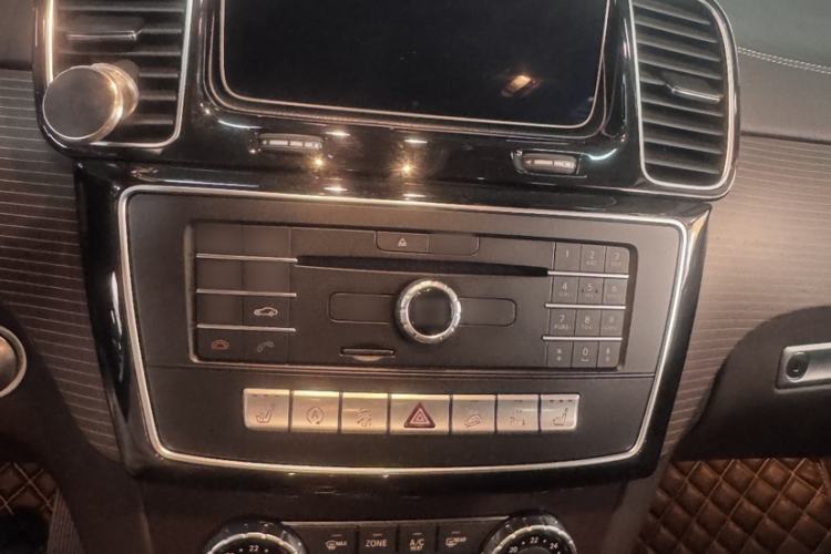 Used Mercedes-Benz GLE 2018 GLE 320 4MATIC Luxury Collection Edition Interior 2