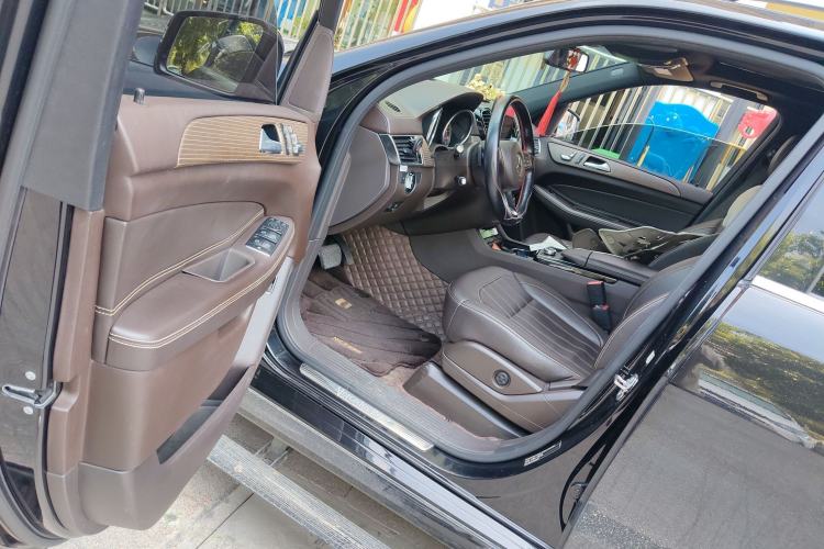 Used Mercedes-Benz GLE 2018 GLE 320 4MATIC Dynamic Edition Collector's Edition Interior 2