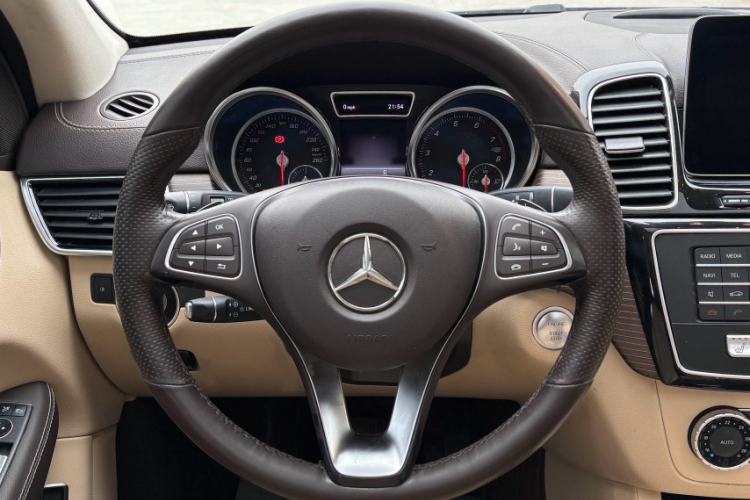 Used Mercedes-Benz GLE 2018 GLE 320 4MATIC Dynamic Edition Collector's Edition Interior 2