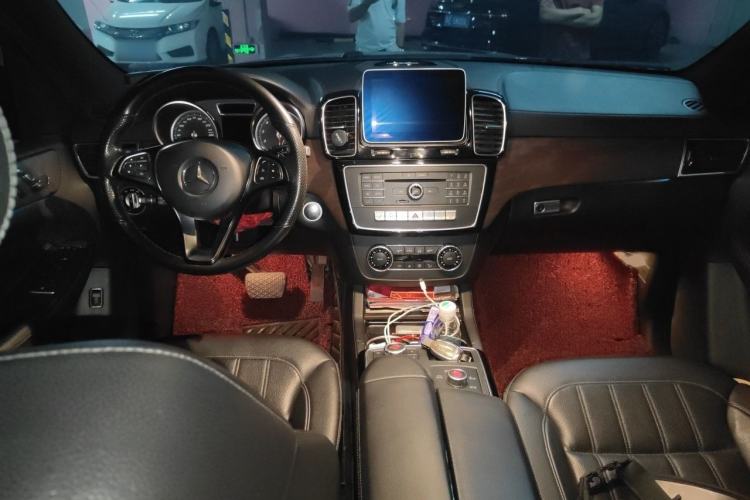 Used Mercedes-Benz GLE 2018 GLE 320 4MATIC Dynamic Edition Collector's Edition Interior 2