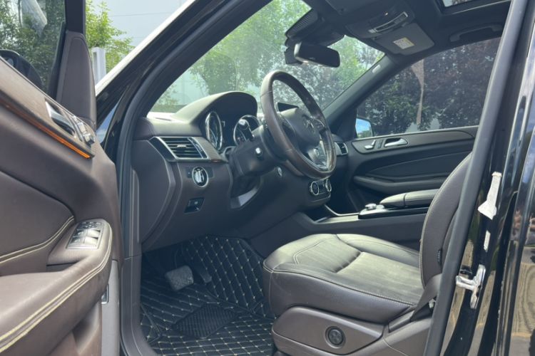 Used Mercedes-Benz GLE 2018 GLE 320 4MATIC Dynamic Edition Collector's Edition Interior 7