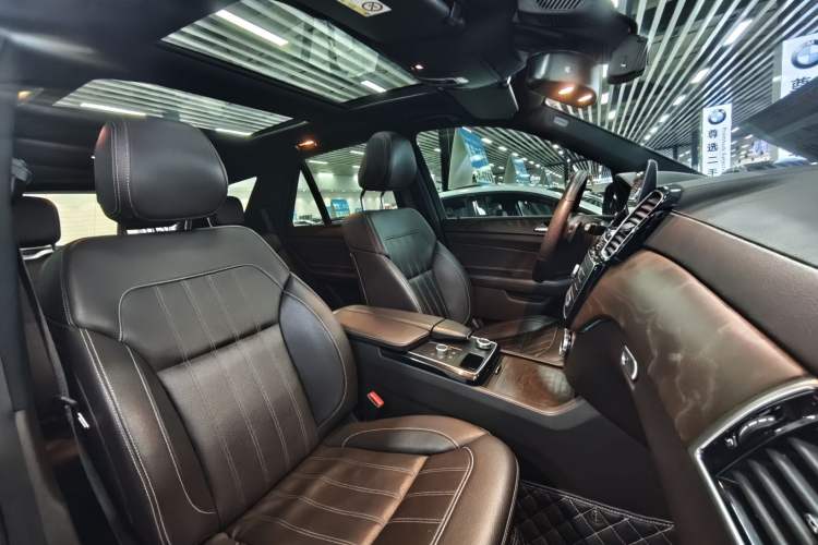 Used Mercedes-Benz GLE 2018 GLE 320 4MATIC Dynamic Edition Collector's Edition Interior 9