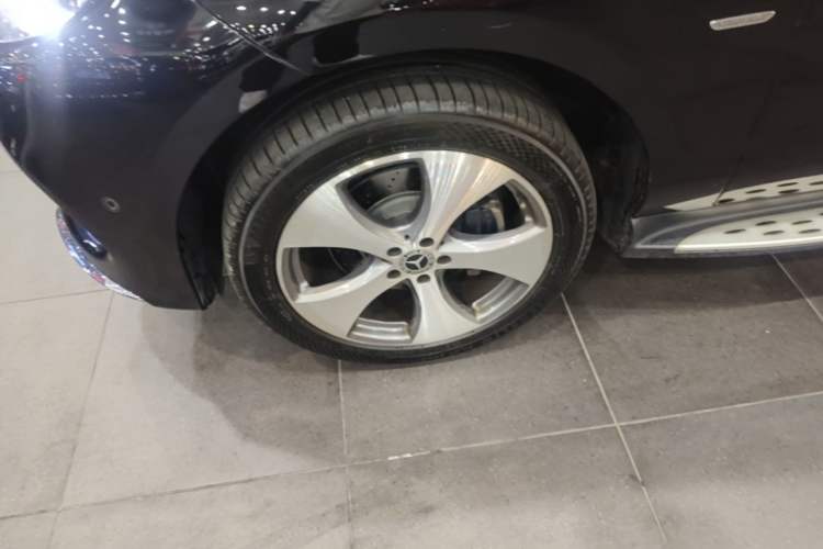 Used Mercedes-Benz GLE 2018 GLE 320 4MATIC Dynamic Edition Collector's Edition Left Front Wheel Hub