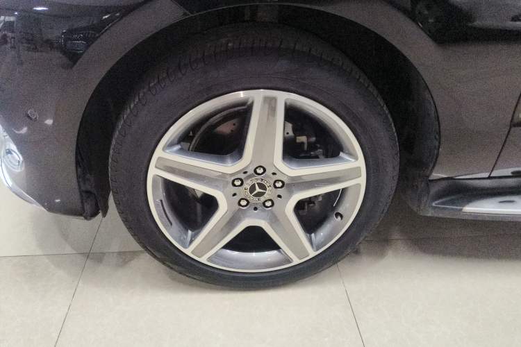 Used Mercedes-Benz GLE 2018 GLE 400 4MATIC Exclusive Edition Left Front Wheel Hub