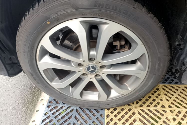 Used Mercedes-Benz GLE 2018 GLE 320 4MATIC Dynamic Edition Collector's Edition Left Front Wheel Hub