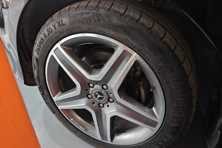 Used Mercedes-Benz GLE 2018 GLE 400 4MATIC Exclusive Edition Left Front Wheel Hub