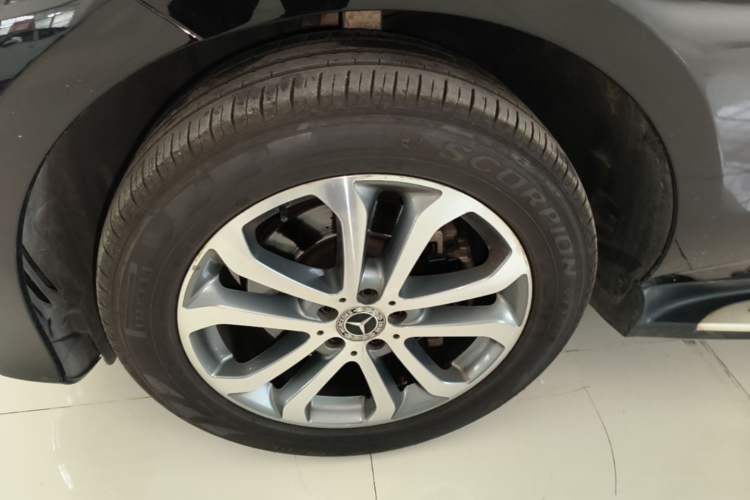 Used Mercedes-Benz GLE 2018 GLE 320 4MATIC Dynamic Edition Collector's Edition Left Front Wheel Hub