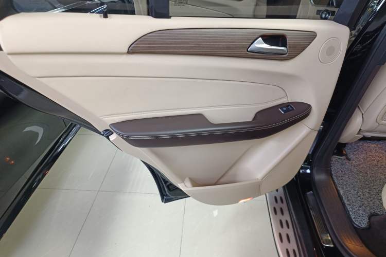 Used Mercedes-Benz GLE 2018 GLE 320 4MATIC Dynamic Edition Collector's Edition Left Rear Door Interior