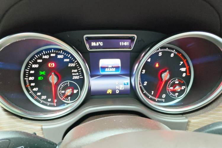 Used Mercedes-Benz GLE 2018 GLE 320 4MATIC Dynamic Edition Collector's Edition Odometer Close Up