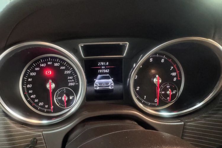 Used Mercedes-Benz GLE 2018 GLE 320 4MATIC Luxury Collection Edition Odometer Close Up