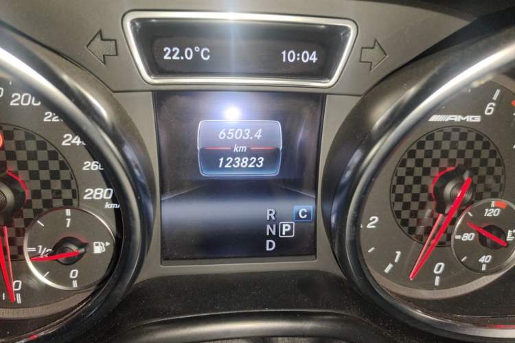 Used Mercedes-Benz GLE  Odometer Close Up