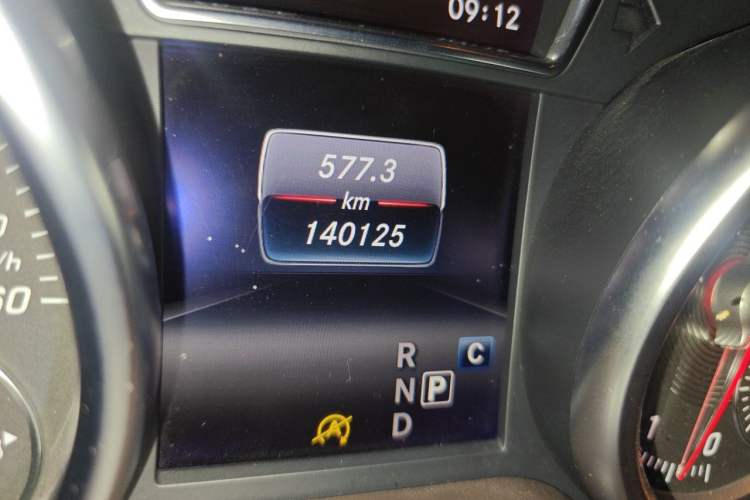 Used Mercedes-Benz GLE 2018 GLE 320 4MATIC Dynamic Edition Collector's Edition Odometer Close Up