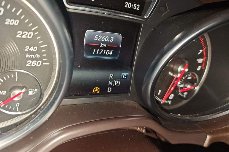 Used Mercedes-Benz GLE 2018 GLE 320 4MATIC Dynamic Edition Collector's Edition Odometer Close Up