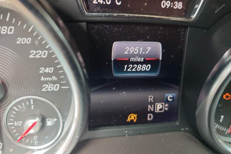 Used Mercedes-Benz GLE 2018 GLE 320 4MATIC Dynamic Edition Collector's Edition Odometer Close Up