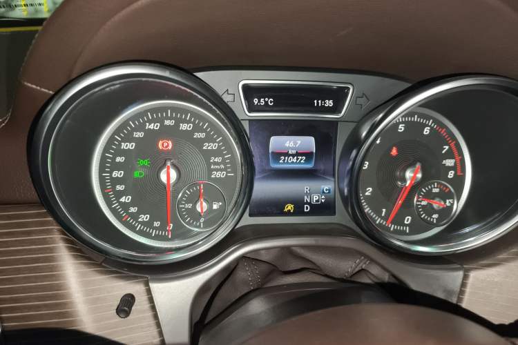 Used Mercedes-Benz GLE 2018 GLE 400 4MATIC Exclusive Edition Odometer Close Up