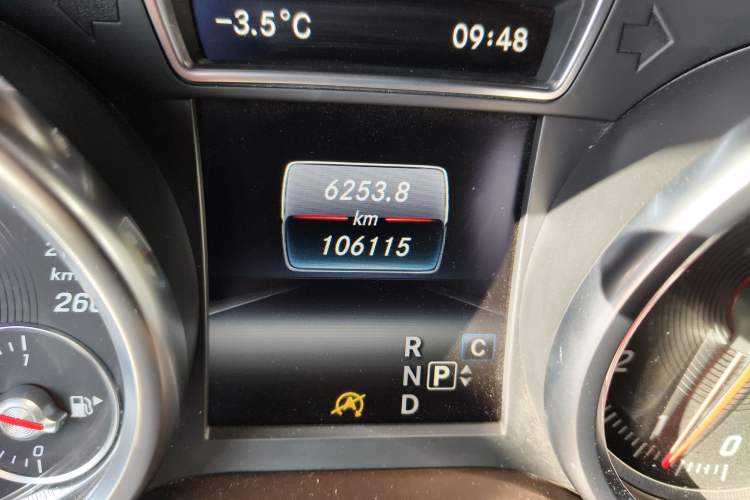 Used Mercedes-Benz GLE 2018 GLE 320 4MATIC Luxury Collection Edition Odometer Close Up