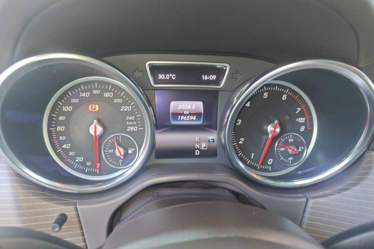 Used Mercedes-Benz GLE 2018 GLE 320 4MATIC Luxury Collection Edition Odometer Close Up