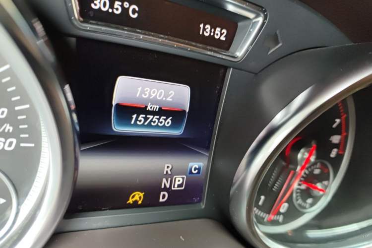 Used Mercedes-Benz GLE 2018 GLE 320 4MATIC Dynamic Edition Collector's Edition Odometer Close Up