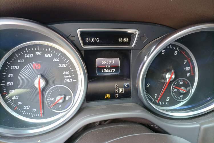 Used Mercedes-Benz GLE 2018 GLE 320 4MATIC Luxury Collection Edition Odometer Close Up