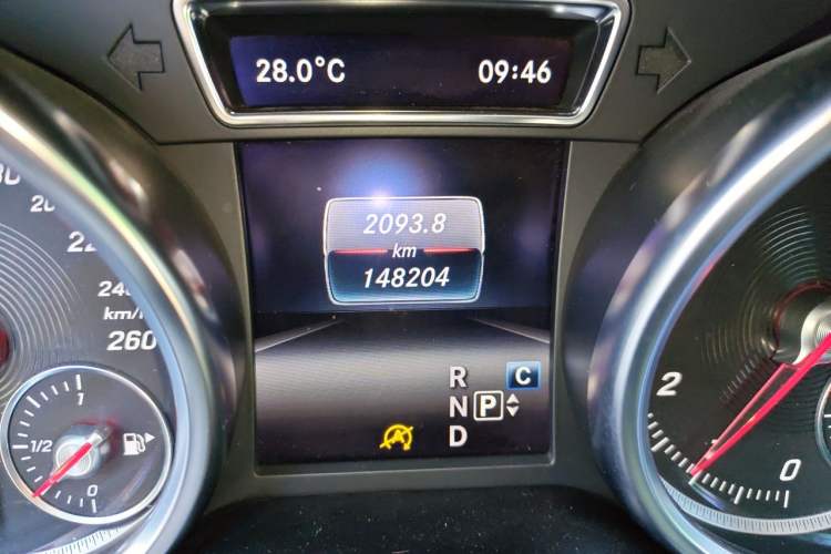 Used Mercedes-Benz GLE 2018 GLE 320 4MATIC Dynamic Edition Collector's Edition Odometer Close Up
