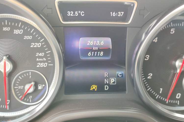 Used Mercedes-Benz GLE 2018 GLE 320 4MATIC Dynamic Edition Collector's Edition Odometer Close Up