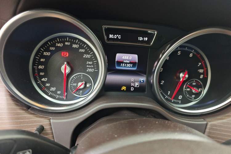 Used Mercedes-Benz GLE 2018 GLE 400 4MATIC Exclusive Edition Odometer Close Up
