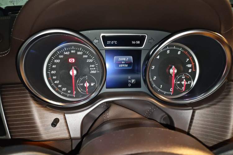 Used Mercedes-Benz GLE 2018 GLE 400 4MATIC Exclusive Edition Odometer Close Up