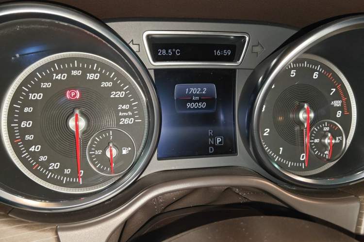 Used Mercedes-Benz GLE 2018 GLE 400 4MATIC Exclusive Edition Odometer Close Up