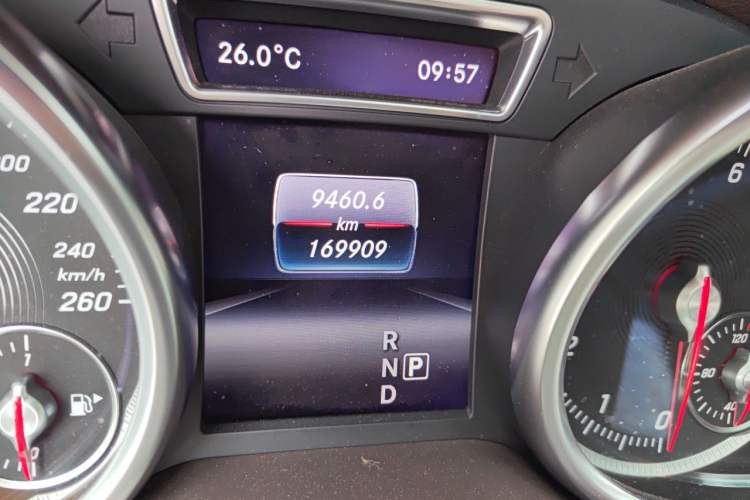 Used Mercedes-Benz GLE 2018 GLE 320 4MATIC Dynamic Edition Collector's Edition Odometer Close Up