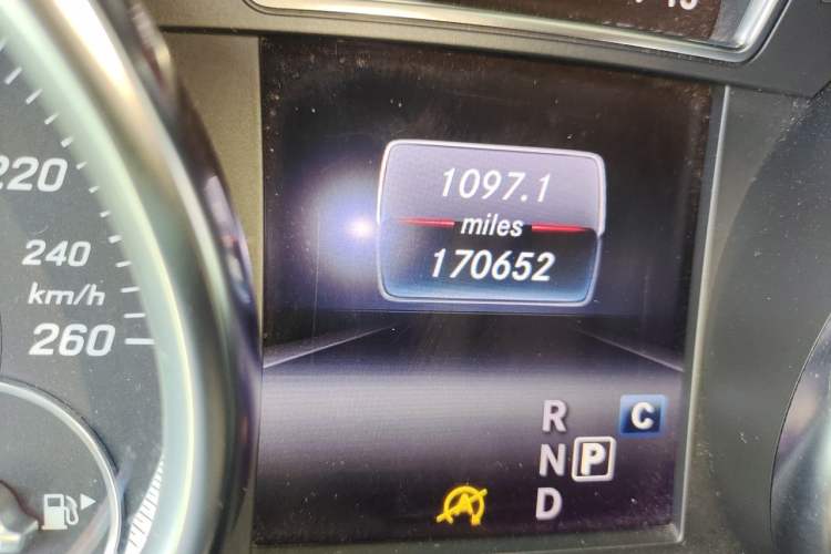 Used Mercedes-Benz GLE 2018 GLE 320 4MATIC Luxury Collection Edition Odometer Close Up