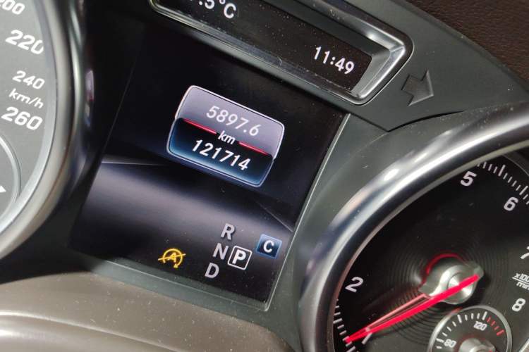 Used Mercedes-Benz GLE 2018 GLE 320 4MATIC Dynamic Edition Collector's Edition Odometer Close Up
