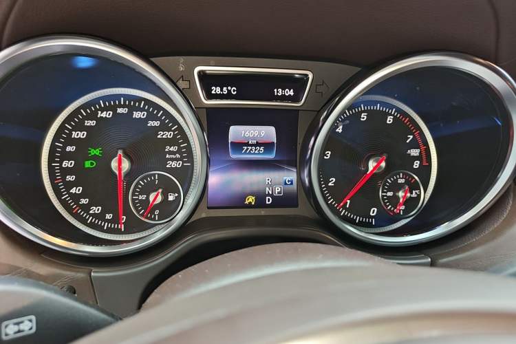 Used Mercedes-Benz GLE 2018 GLE 400 4MATIC Exclusive Edition Odometer Close Up