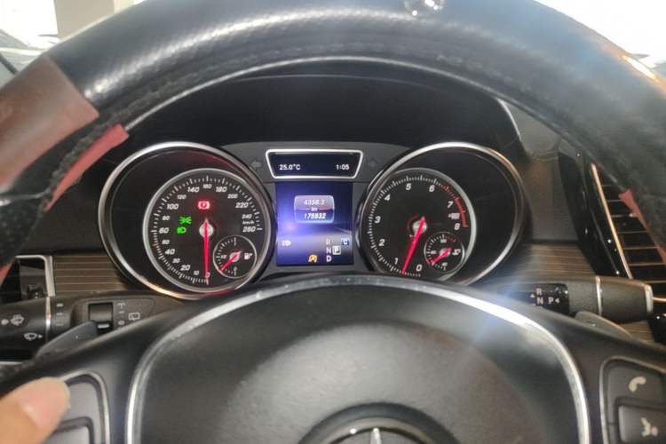 Used Mercedes-Benz GLE 2018 GLE 320 4MATIC Luxury Collection Edition Odometer Close Up