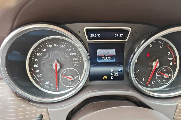 Used Mercedes-Benz GLE 2018 GLE 320 4MATIC Luxury Collection Edition Odometer Close Up