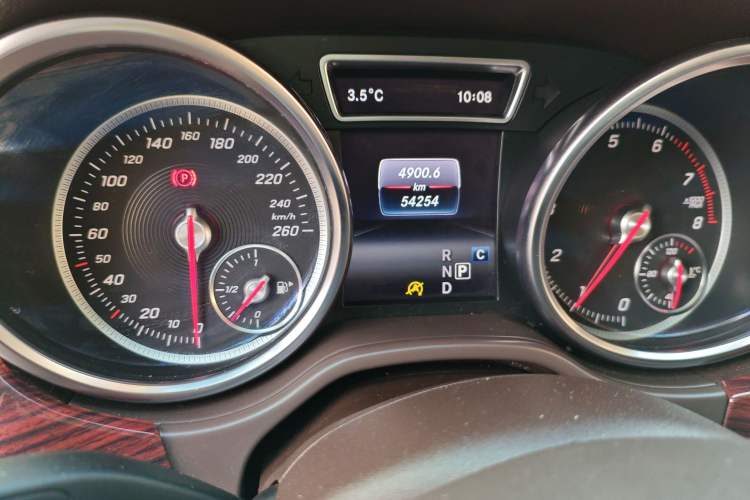 Used Mercedes-Benz GLE 2018 GLE 320 4MATIC Dynamic Edition Collector's Edition Odometer Close Up