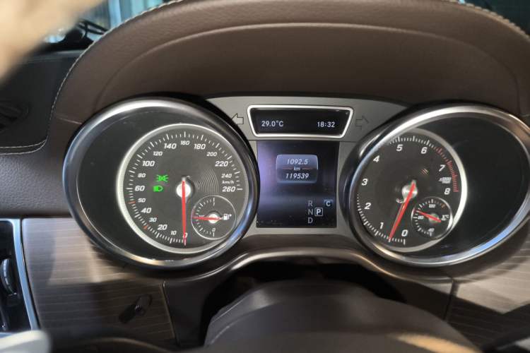 Used Mercedes-Benz GLE 2018 GLE 400 4MATIC Exclusive Edition Odometer Close Up