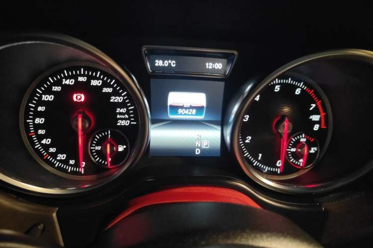 Used Mercedes-Benz GLE 2018 GLE 320 4MATIC Dynamic Edition Collector's Edition Odometer Close Up