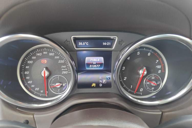 Used Mercedes-Benz GLE 2018 GLE 320 4MATIC Luxury Collection Edition Odometer Close Up
