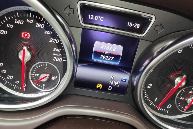 Used Mercedes-Benz GLE 2018 GLE 320 4MATIC Luxury Collection Edition Odometer Close Up