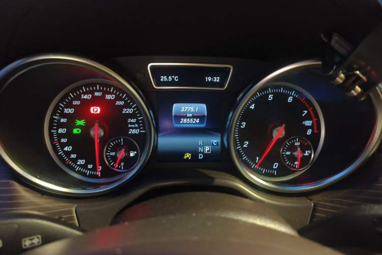 Used Mercedes-Benz GLE 2018 GLE 320 4MATIC Dynamic Edition Collector's Edition Odometer Close Up